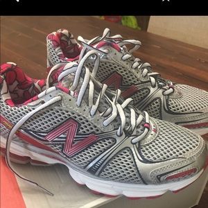 Women’s New Balance Tennis Shoes